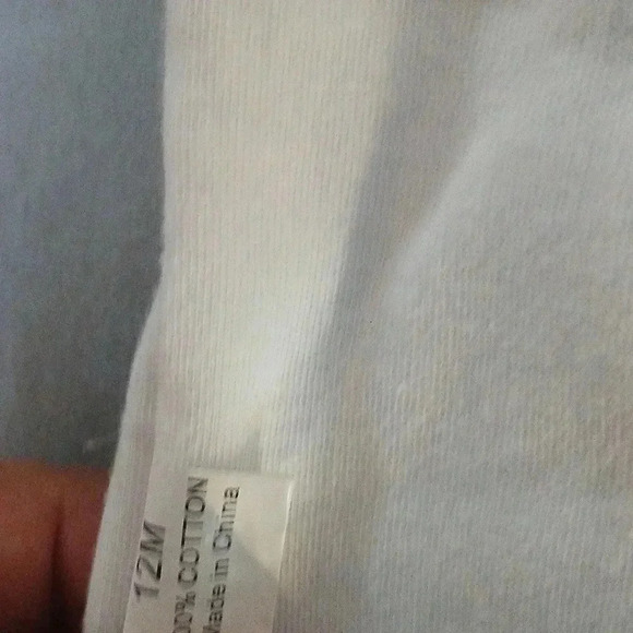 12 months onesie..worn twice..smoke free home..hypoallergenic - Picture 4 of 4